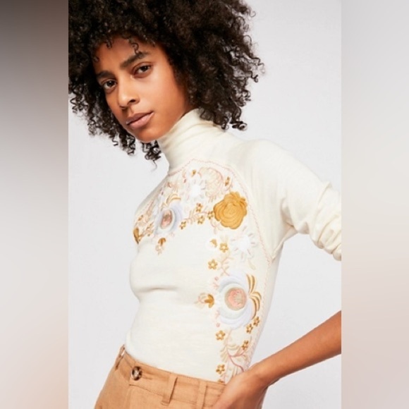 Free People Embroidered Ivory Long Sleeve Tee with Mock Turtleneck. Size XS - Picture 7 of 12